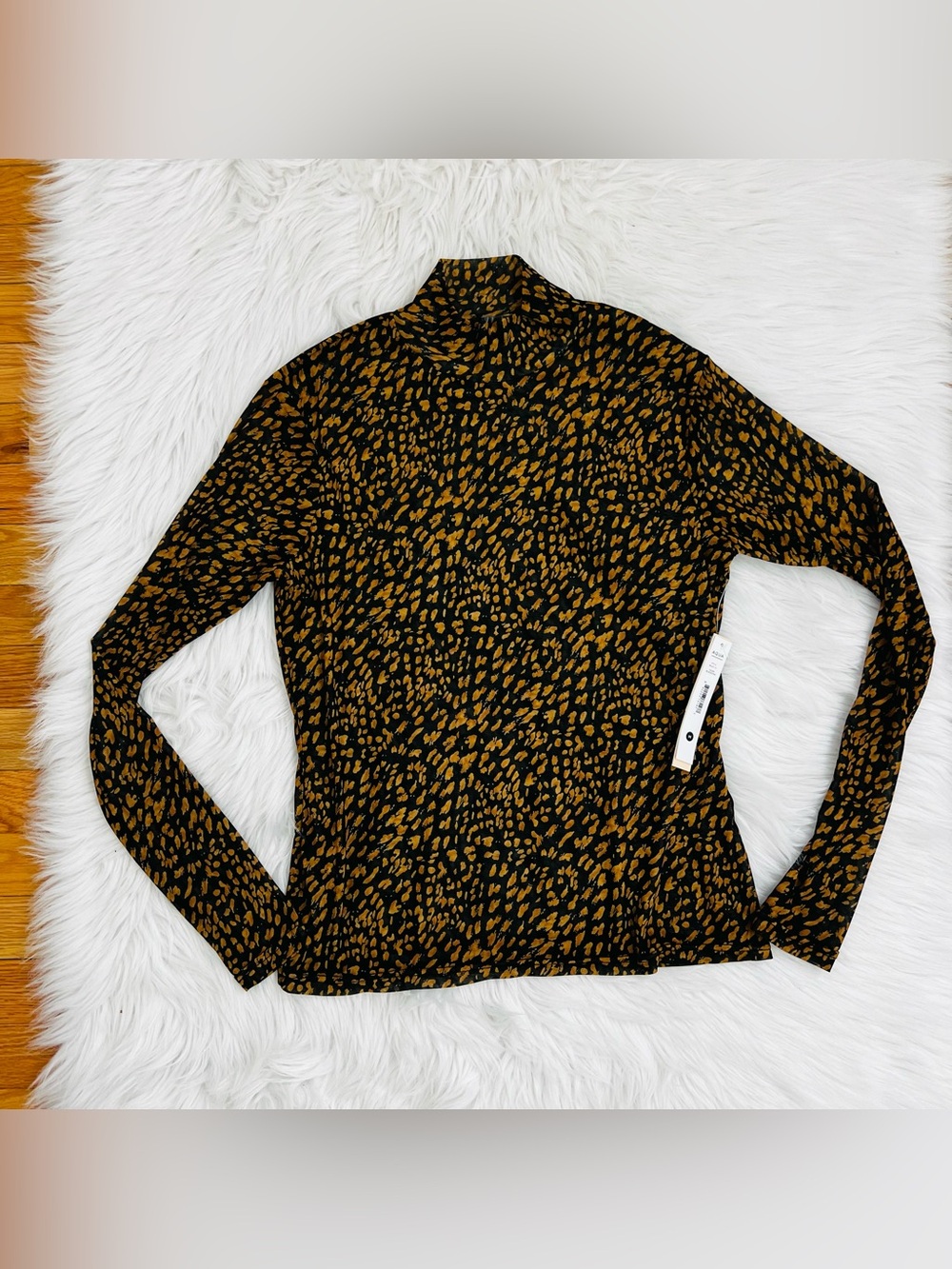 NWT! Aqua Women's Animal Leopard Print Mesh Long Sleeve Top Sz M